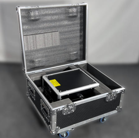 LPS-CompaX RGB Laserprojektoren werden im Flightcase geliefert