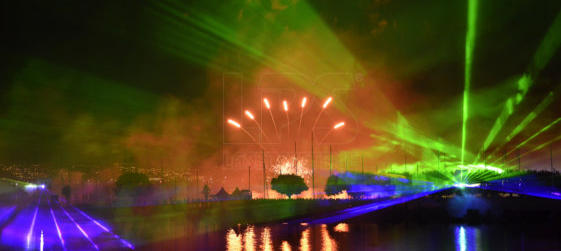 Lasershows komibiniert mit Feuerwerk